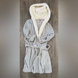 Victoria secret fuzzy bath robe. Size M/L